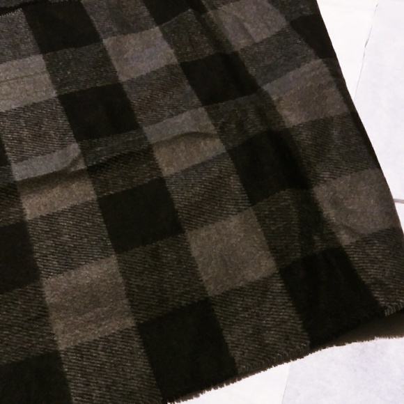 Black & Grey Cashmere feel scarf - Picture 2 of 4